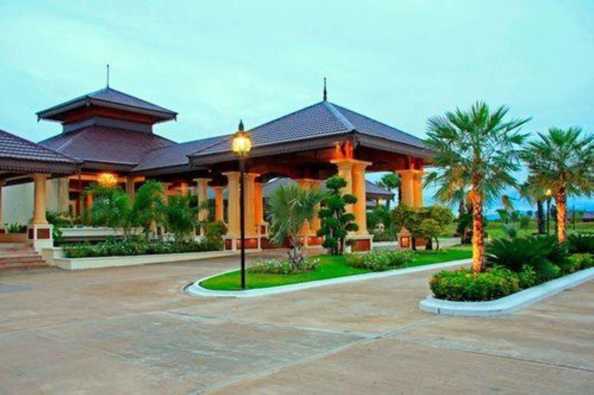 The Hotel Amara Nay Pyi Taw Naypyidaw Exterior photo
